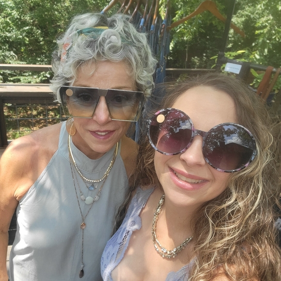 Meet your Posher, Jessica - Picture 1 of 1